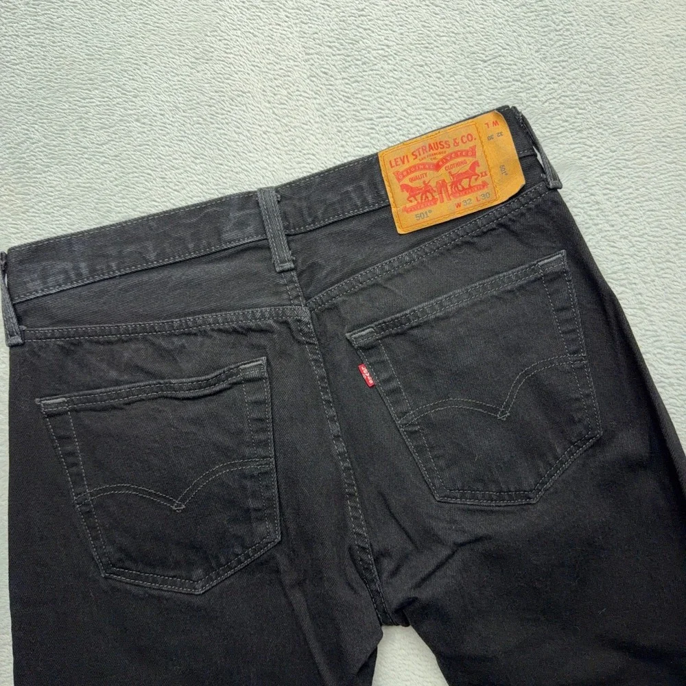 Levi's Jeans Mens 32x30 Black 501 Original Fit Straight Leg Button Fly Denim